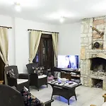 Отель Loca Селемие